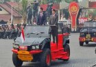 Jokowi-Prabowo Berbaret Brimob Naik Maung di Mako Brimob